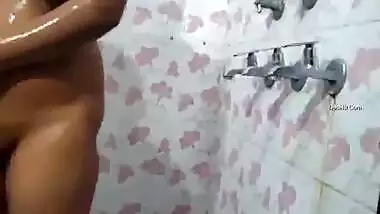 Today Exclusive- Sexy Desi Girl Bathing Cam Show