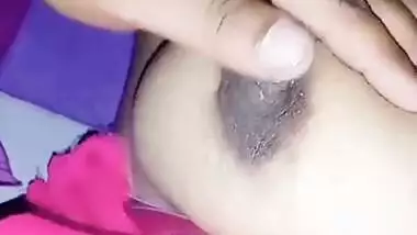 Desi bhabi show her boob nipple