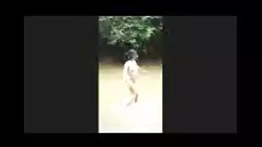 Fsiblog – Desi girl totally nude while outdoor bath on river MMS