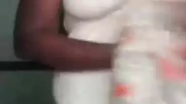 Horny Tamil Bhabhi Showing Nude Body on Video Call