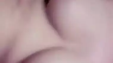Pretty Indian belle records solo porn clip in which she poses naked