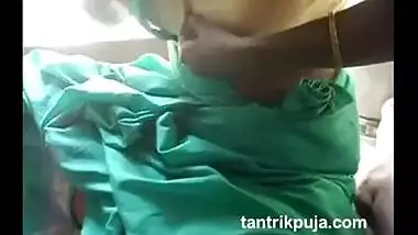 Andhra Pradesh village aunty giving hot handjob to her neighbor