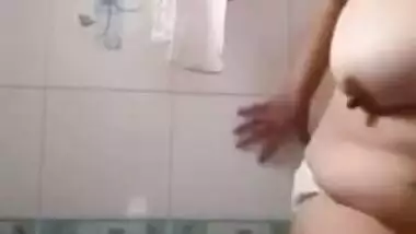 Desi milf Before Bath