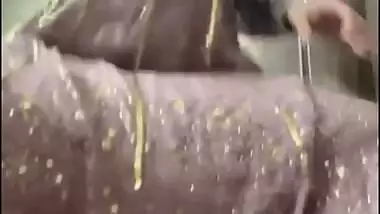 Beautiful Muslim lady lifts salwar and shows pussy