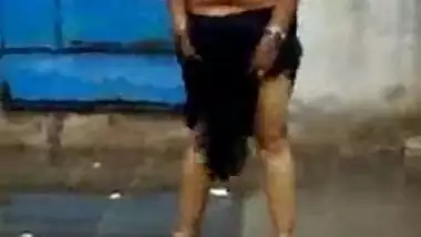 Desi Punjabi Bhabhi rain bath MMS sex clip