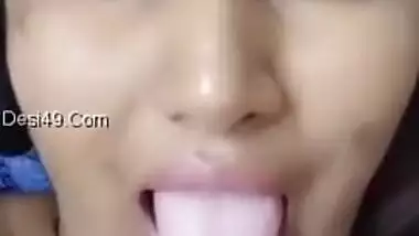 Naked Desi bombshell gently massages her XXX vagina in the bedroom