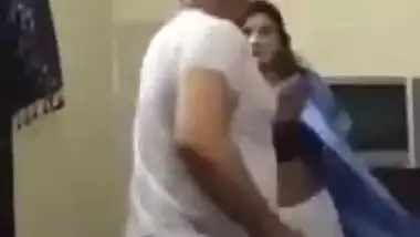 Pakistani police man dacing with raand