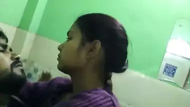 Kolkata bhabi kissing