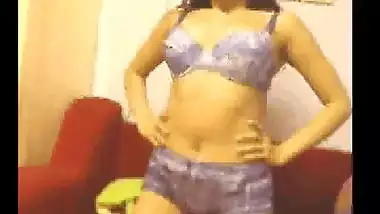 Indian slut strips on webcam