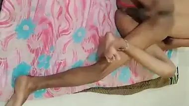 Desi couple enjoyiong Desi sex on floor
