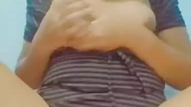 Desi girl showing
