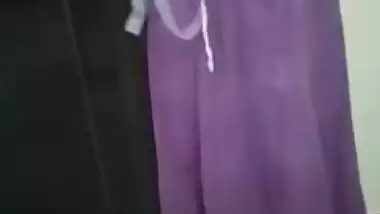 Desi babe takes her colorful sari down and remains naked XXX video