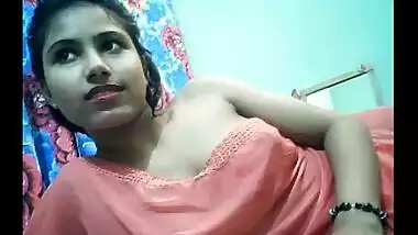 Desi big boobs teen exposing her topless video
