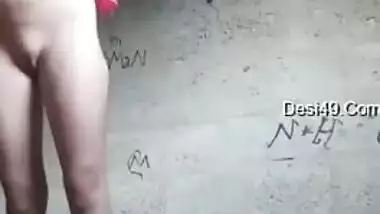 Man makes XXX video of his cute Desi girlfriend dressing after sex