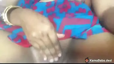 Indian porn of big boob desi aunty fingering in her pussy