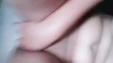 Desi village bhabhi pussy fingering in bathroom