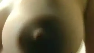 Bollywood actress Sunny Leone squeezes her juicy boobs