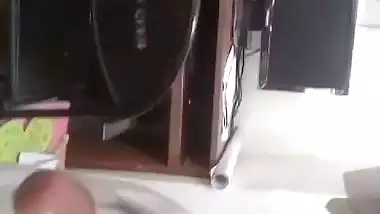 Bf video of a Maldivian slut sucking a dick in the office