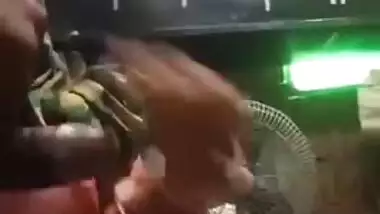 Kinky video of sexy Desi slut giving a XXX blowjob to the guy close-up