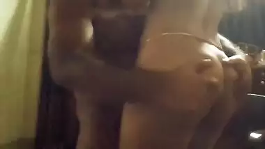 Bhabhi Ki Gand Daba Kar Garm Choot Se Pani Nikal With Li Ya