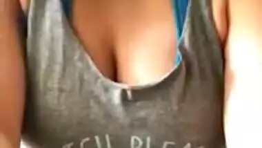 Very hot desi teen boobs expose