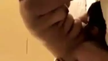 Hot Lankan Girl Pussy Licking