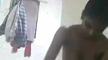 Desi cute bhabi show her nude body