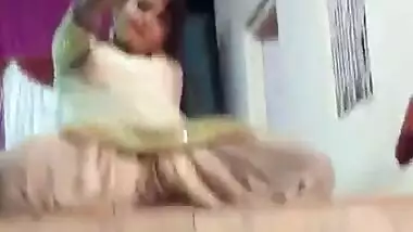 Desi cute girl sexy dance