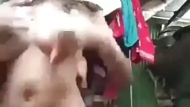 Indian Girl Nude Bathing In Village Viral Clip Indian Sex Video