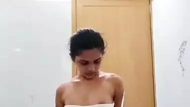 Mallu cute girl hot sexy shows her nude fringering stripping videos part 3