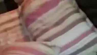 MMS video clip featuring sexy figured Pakistani...