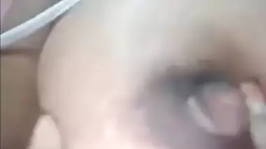 Homely busty Indian girl fingering pussy on cam