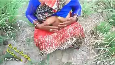 Desi hot sexy village bhabi fuck in field