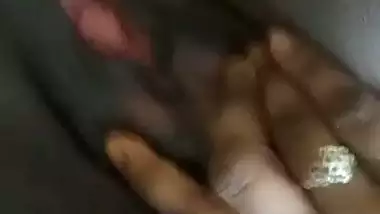 Desi bhabi wet black pussy show viral bathroom