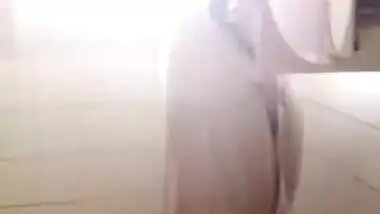 CUTE AUNTY's BATH SECENE