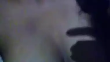 Lankan Girl Showing One More Clip (Update)