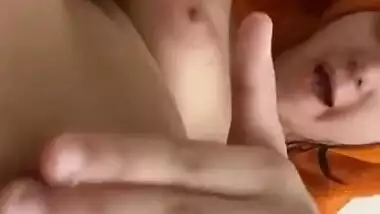 BEAUTIFUL AMATEUR BABE RUBBING HER WET PUSSY