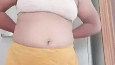 Desi sexy bhabi hot boobs
