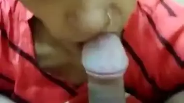 Mallu sex video of a young bhabhi giving an amazing blowjob