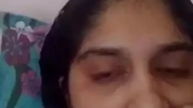 Sexy Desi Girl Shows her Big Boobs (updates)