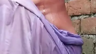 Bhabhi Record Her Bathing Video For Hubby