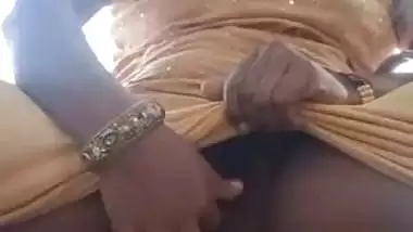 Nude lady from Kerala masturbates outdoors in a garden