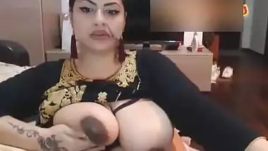 Big Boobs Bhabi Cam Show