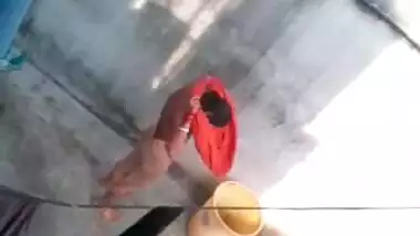 Desi neighbor aunty outdoor free porn bathing clips