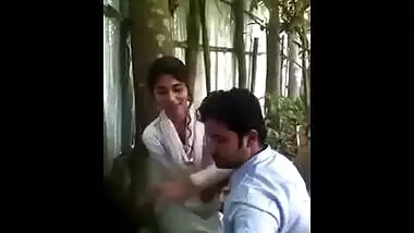 Hidden cam catches a horny college girl kissing and having outdoor fun