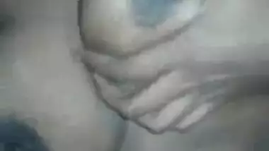 Horny Madurai girl’s Tamil solo sex show