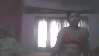 Indian bhabhi mms stripping naked for a blowjob sex