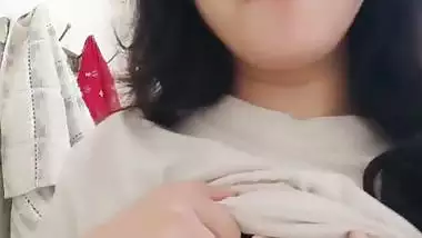 Desi beauty lifting bra one side boob show viral MMS