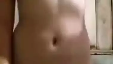 Desi webcam model with sexy body thinks every guy should see her XXX treasure