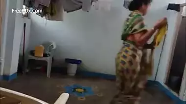 Unsuspecting Indian woman doesn't know that XXX tenant films sex video